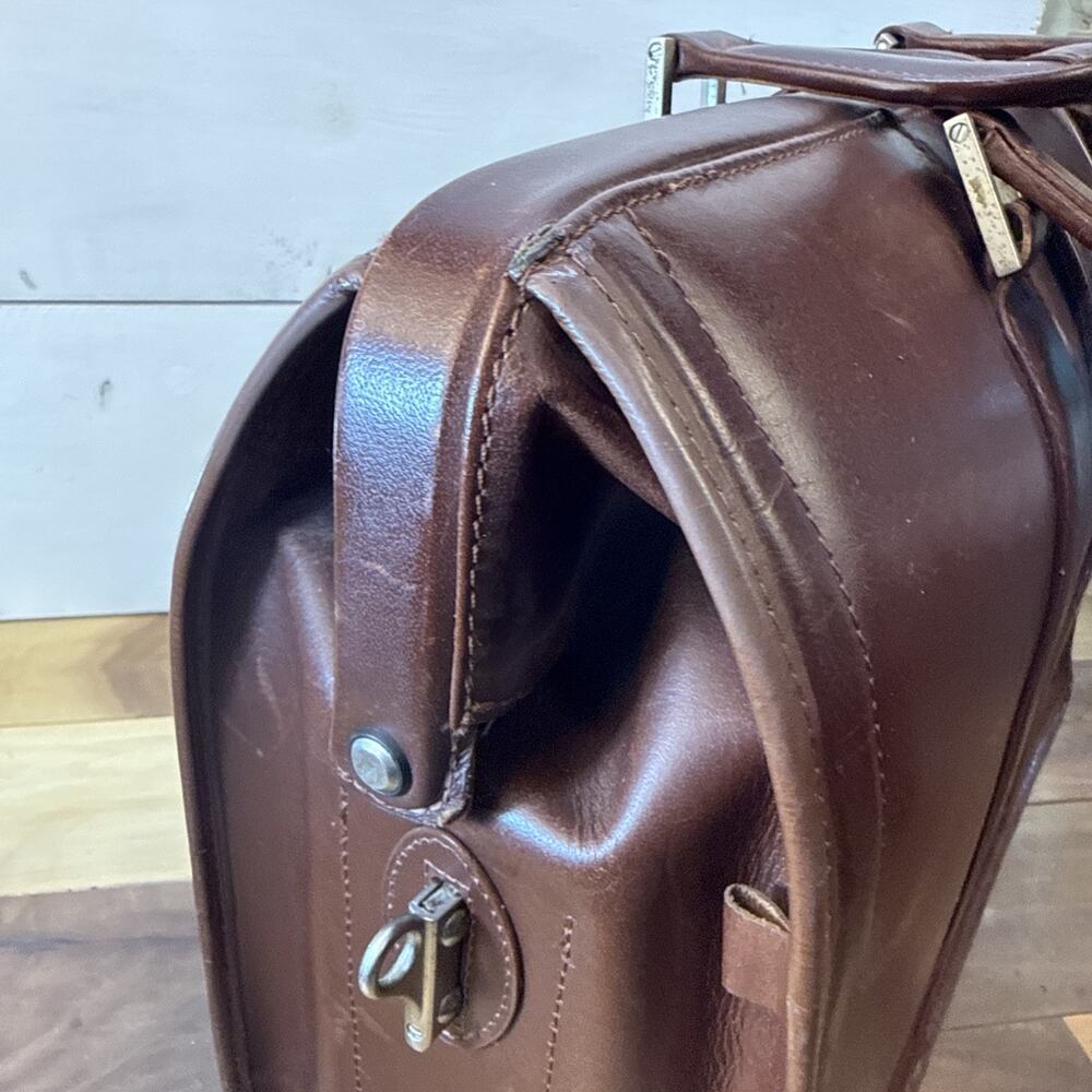 Vintage McKlein Leather Briefcase Travel Bag Brown 18x13x7 Some Scratches - Picture 14 of 16